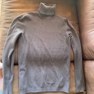 Gap turtle neck shirt